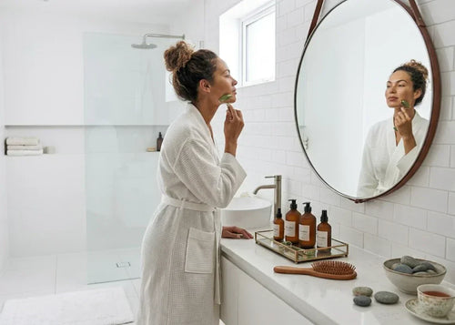Crème solaire visage ou corps : quelles différences et comment bien choisir ?