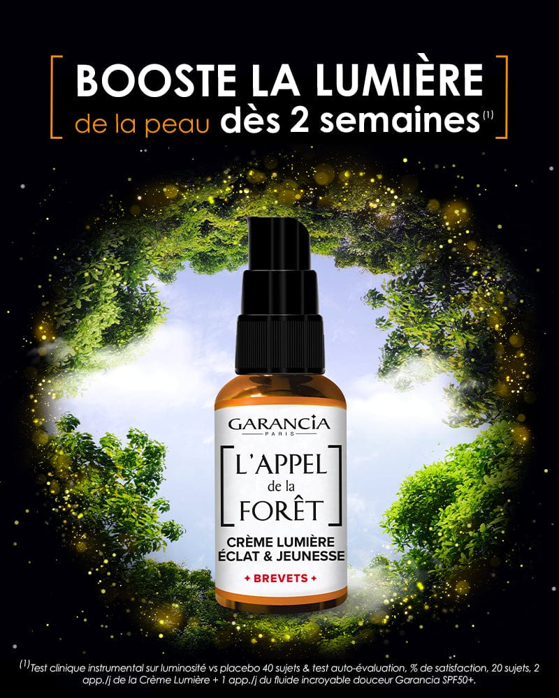 first-img Laboratoire Garancia Crème de jour [ L'APPEL de la FORÊT ] CRÈME LUMIÈRE : Publicité pour Garancia Éclat & Jeunesse. Le flacon ambré est entouré de végétation forestière lumineuse, promet de booster la lumière de la peau dès 2 semaines. En bas, les détails d'un test clinique de satisfaction et de luminosité sont précisés.