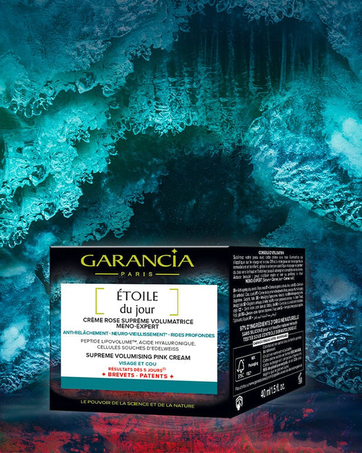 Laboratoire Garancia Anti-Âge & Anti-Rides [ ÉTOILE du jour ] - Éco-Recharge Pack Garancia Crème Rose Suprême Volumatrice [ ÉTOILE du jour ] Meno-expert. L'étui noir est présenté dans une ambiance glaciale bleu turquoise et rouge. Le packaging mentionne 97% d'ingrédients d'origine naturelle et une action anti-rides et anti-relâchement pour visage et cou.